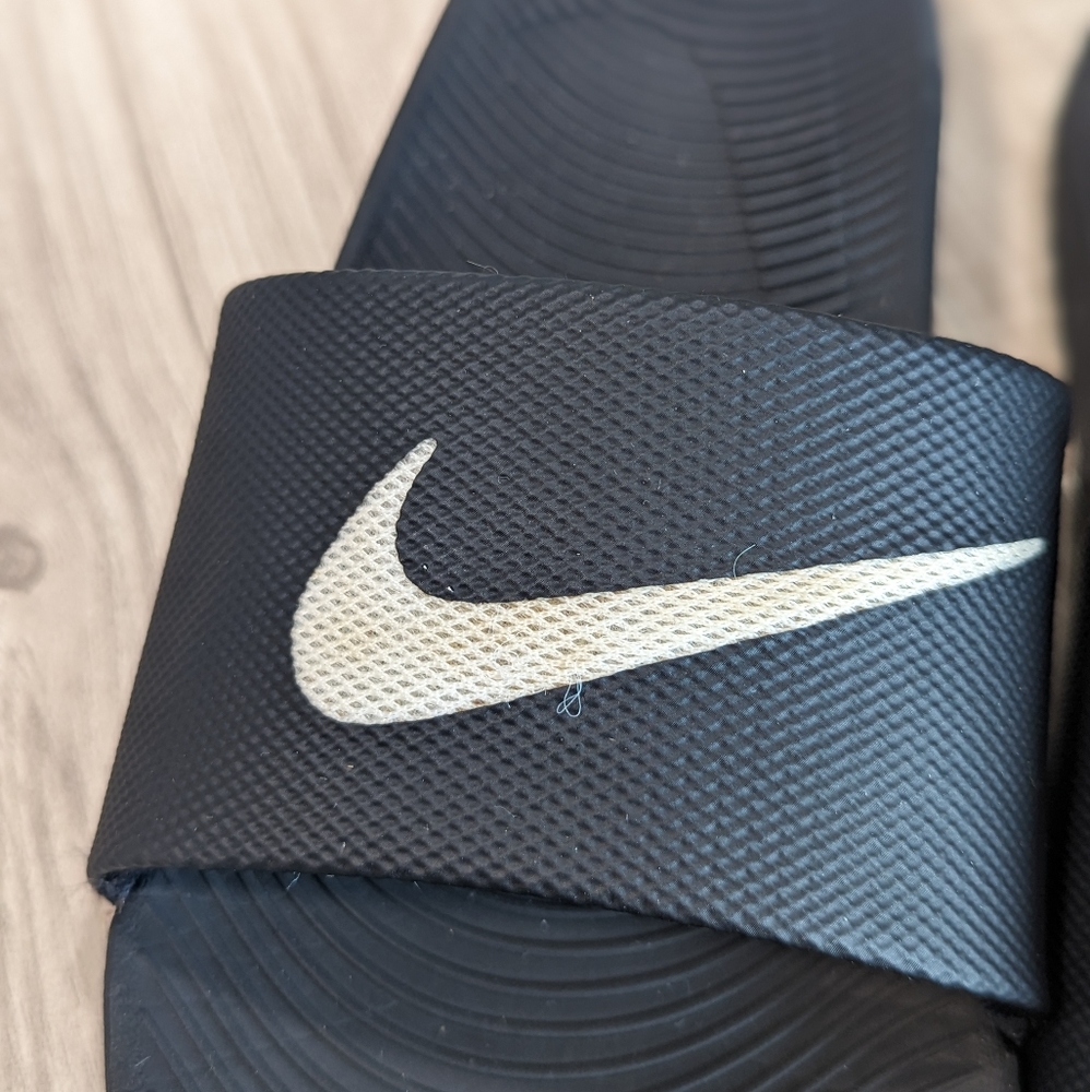 2017 Nike Junior Black White Kawa Slides Sandals Juniors size 6 - Picture 6 of 12